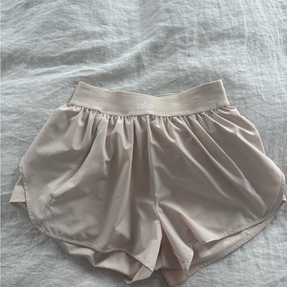 ALO Yoga Light Beige Flow Shorts